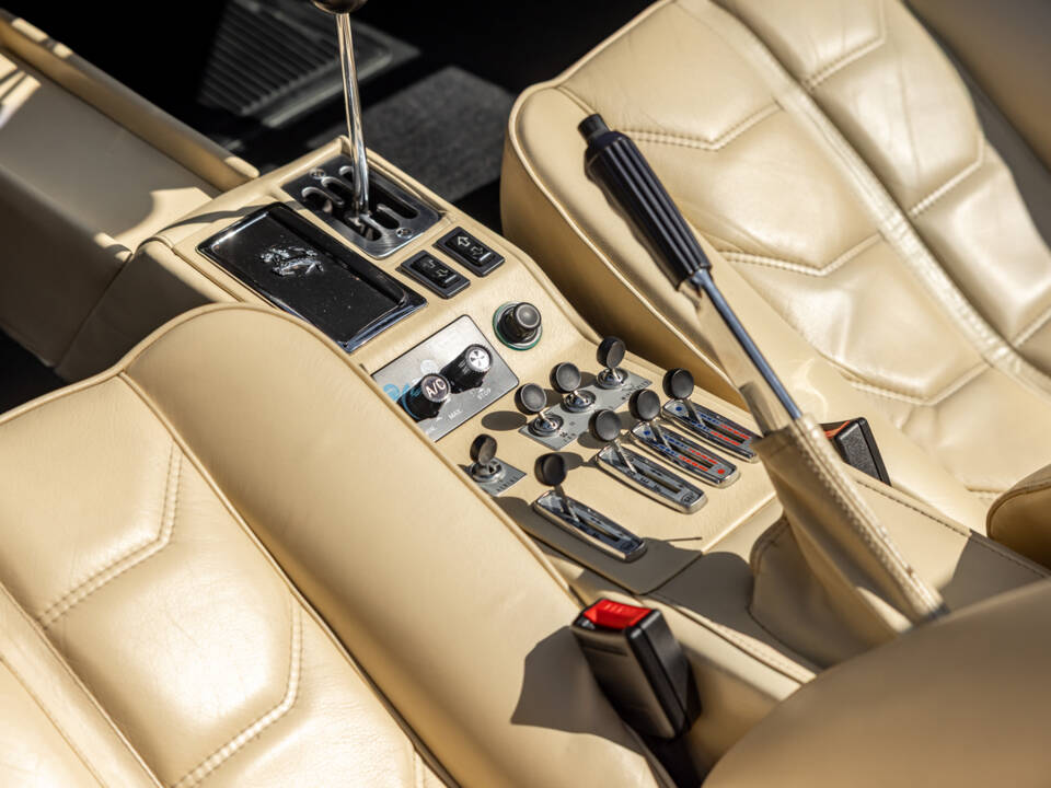 Image 36/80 of Ferrari 308 GTSi Quattrovalvole (1985)