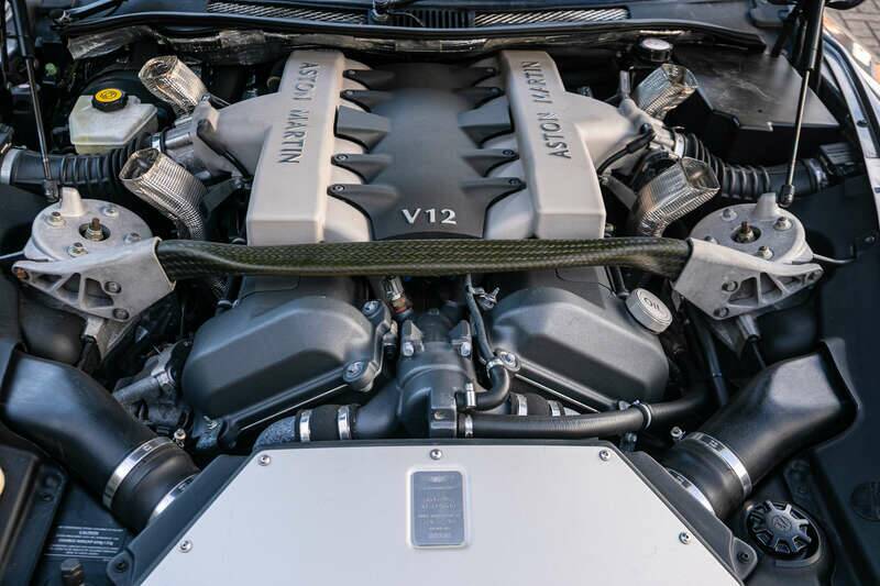 Image 3/39 of Aston Martin V12 Vanquish (2003)
