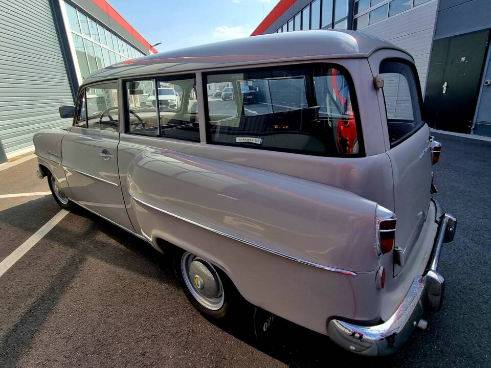 Image 4/10 of Opel Olympia Rekord Caravan (1954)