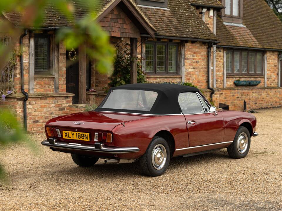 Image 36/45 of Peugeot 504 Convertible (1974)