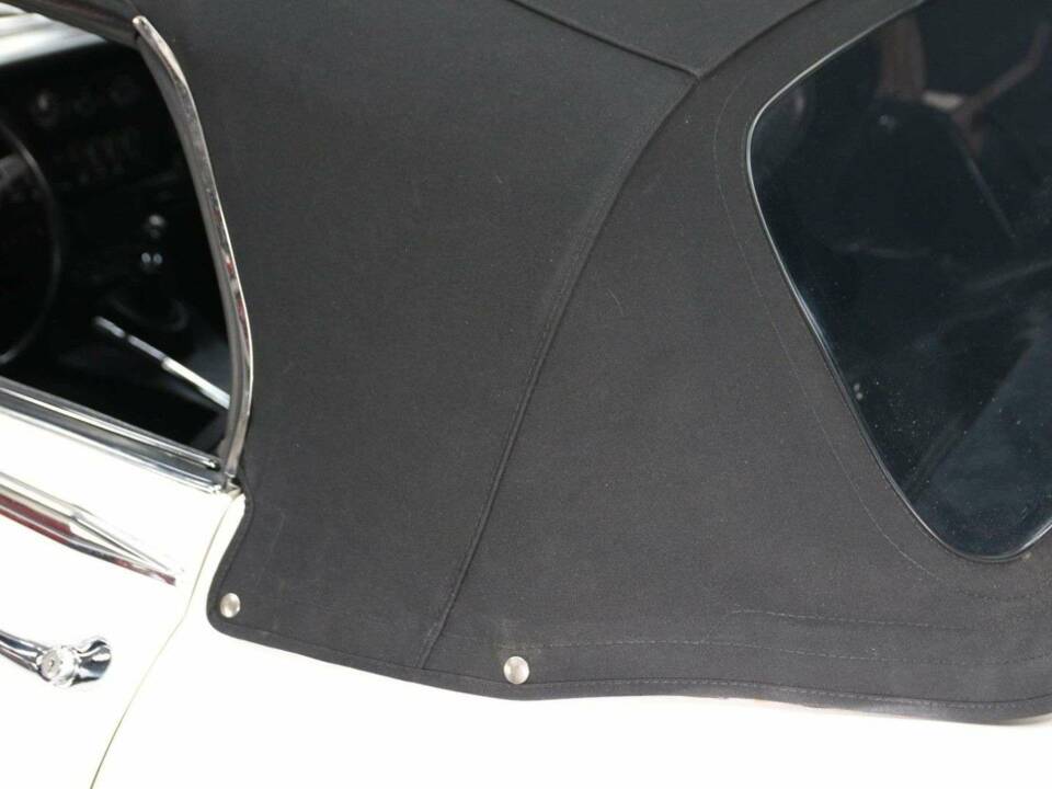 Image 41/49 de Jaguar Type E V12 (1974)