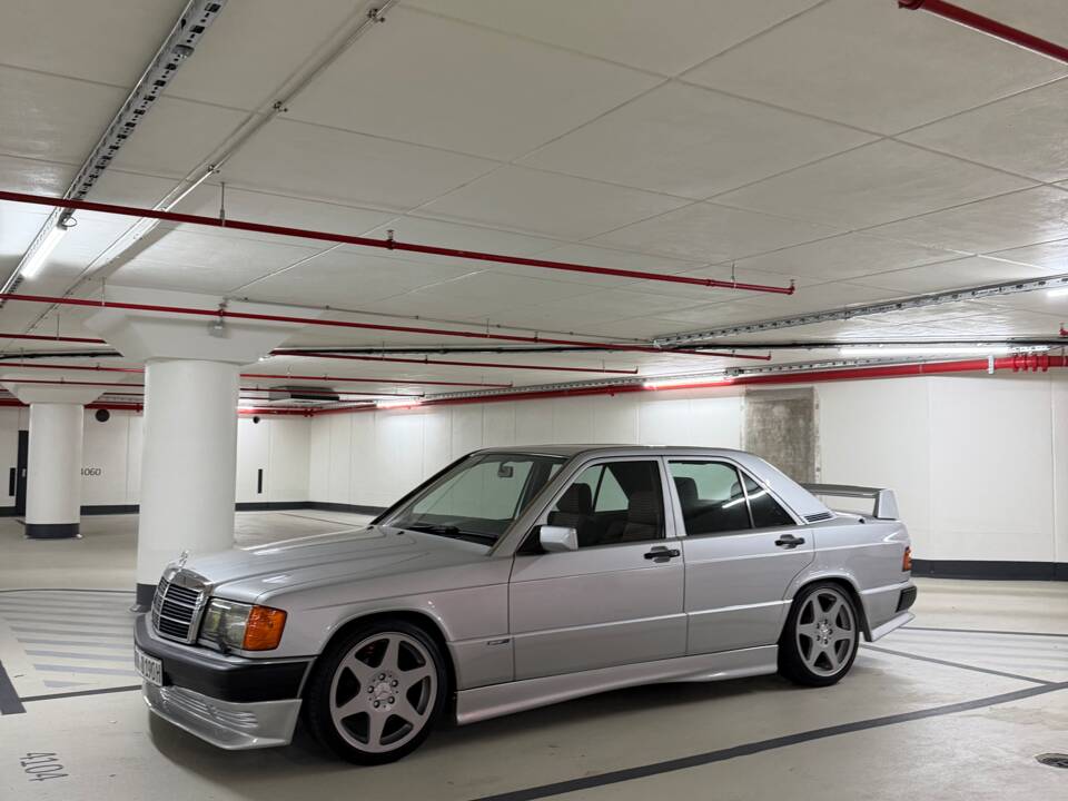 Immagine 11/49 di Mercedes-Benz 190 E (1990)