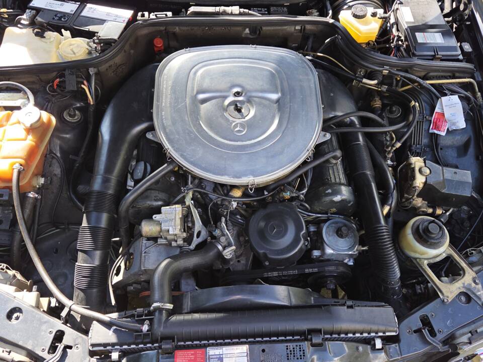 Image 14/32 of Mercedes-Benz 560 SEC (1991)