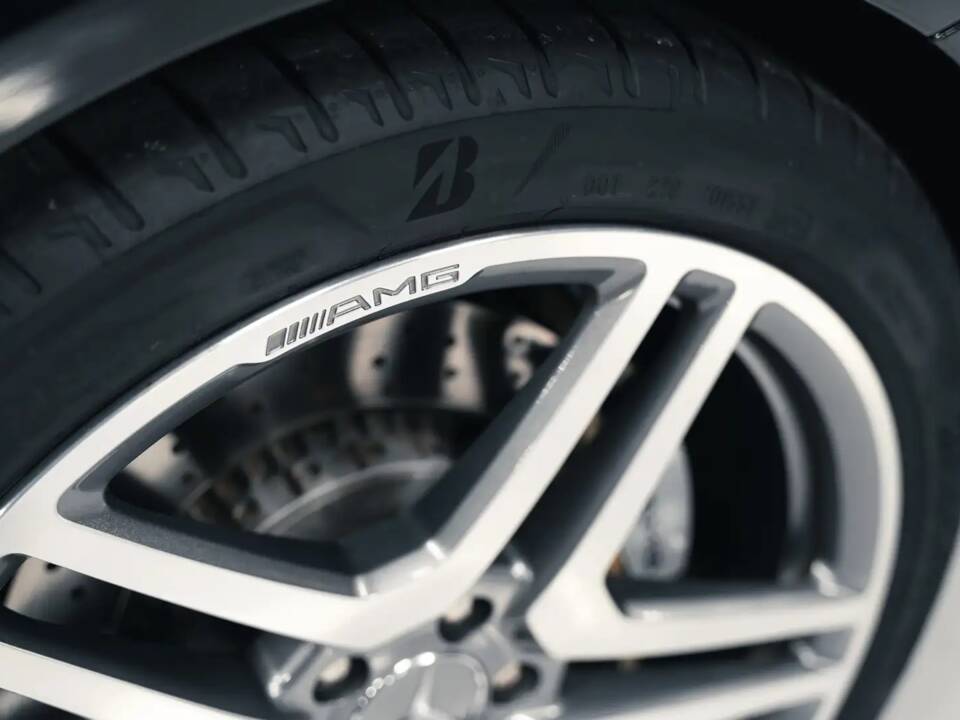 Image 18/40 of Mercedes-Benz CL 65 AMG (2008)