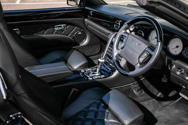 Image 26/29 de Bentley Azure T (2010)