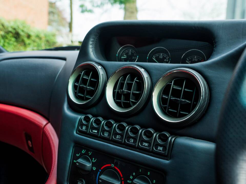 Bild 35/66 von Ferrari 550 Maranello (2000)