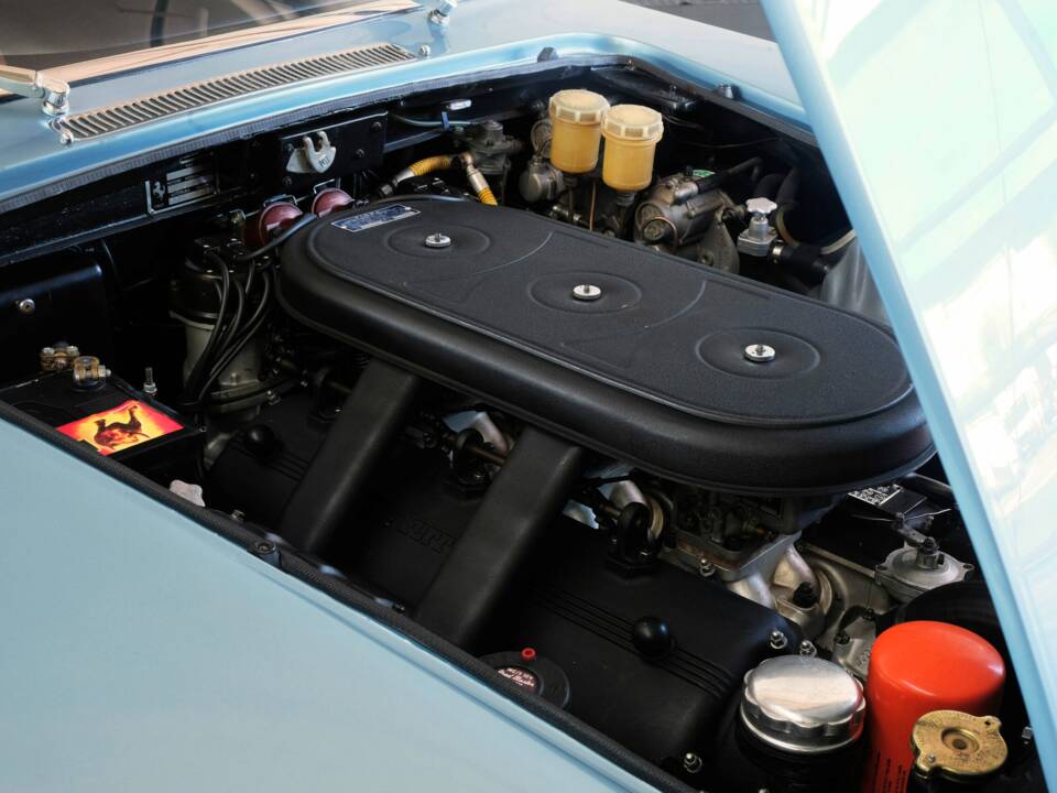 Image 44/50 of Ferrari 330 GT 2+2 (1964)