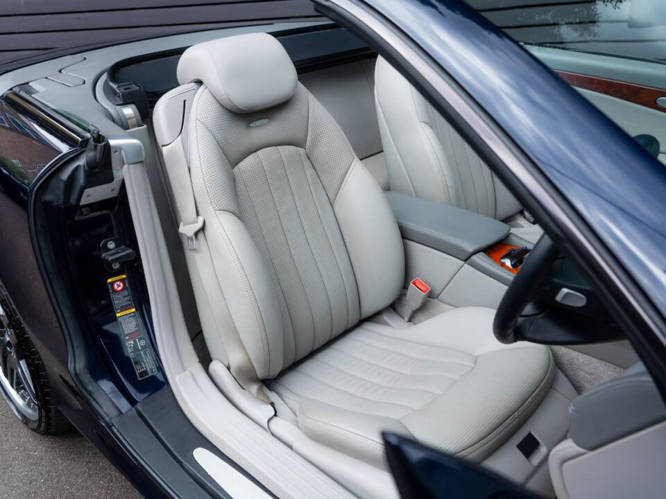 Image 35/56 de Mercedes-Benz SL 65 AMG (2004)