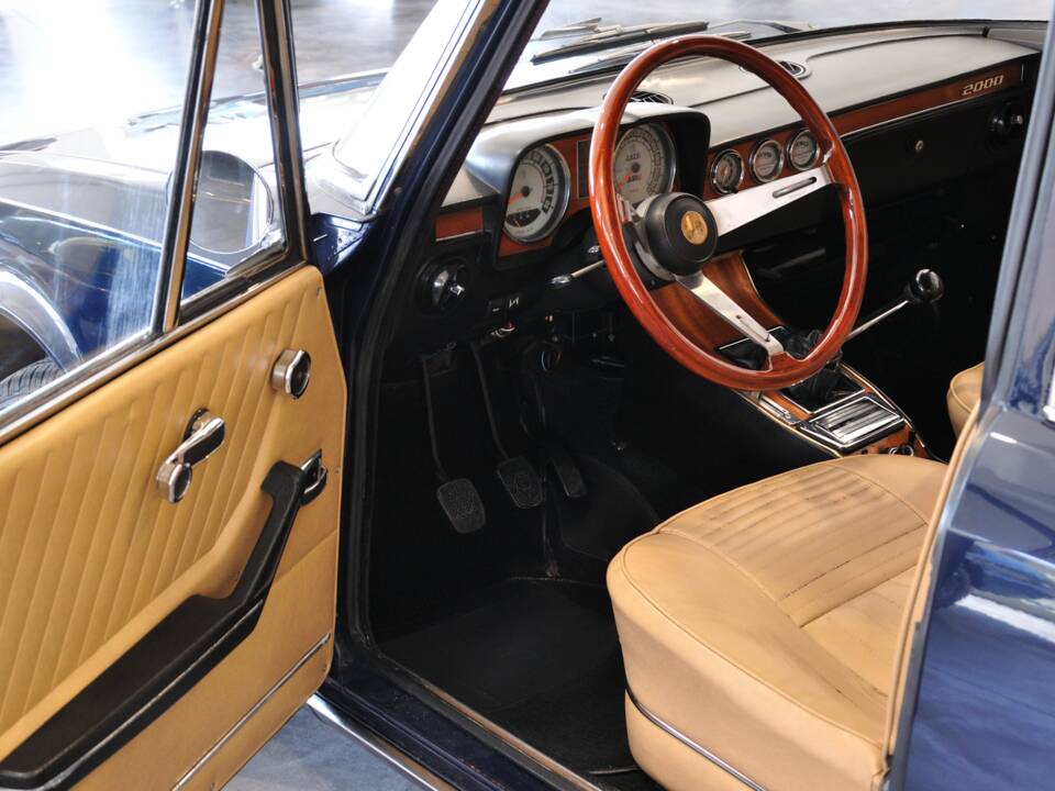 Image 35/35 of Alfa Romeo 2000 Berlina (1972)
