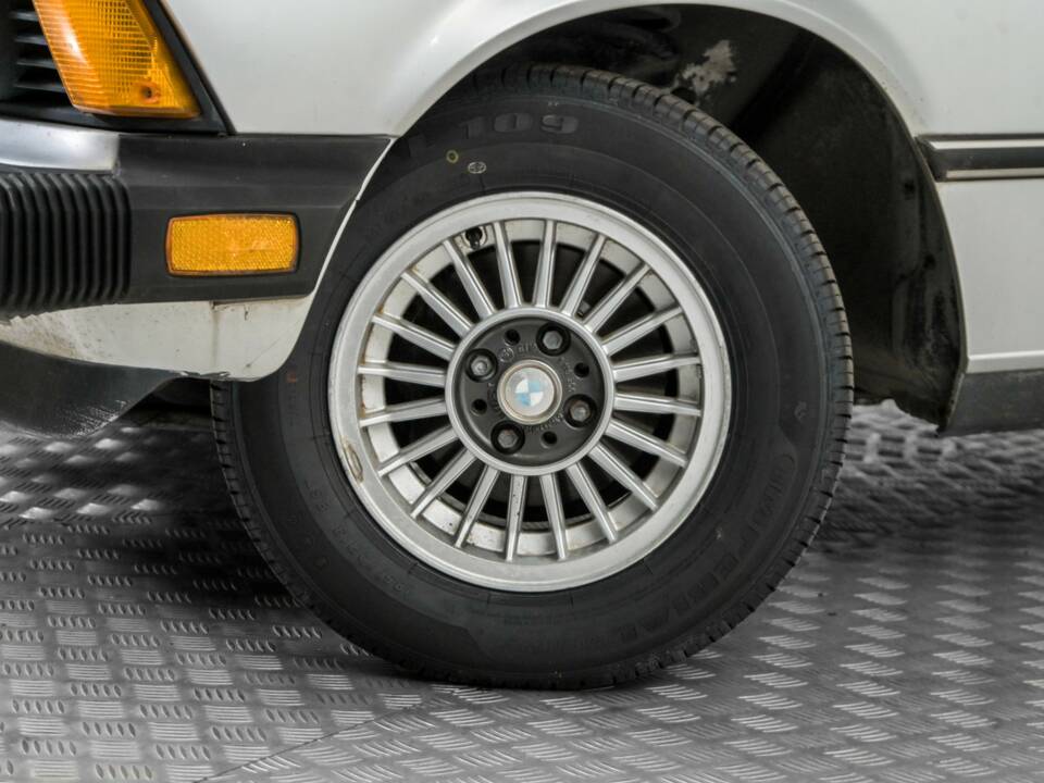 Bild 4/50 von BMW 320i (1981)