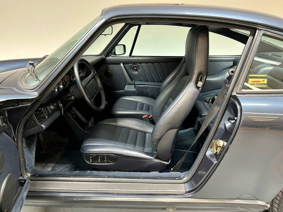 Bild 12/15 von Porsche 911 Carrera 3.2 (1988)