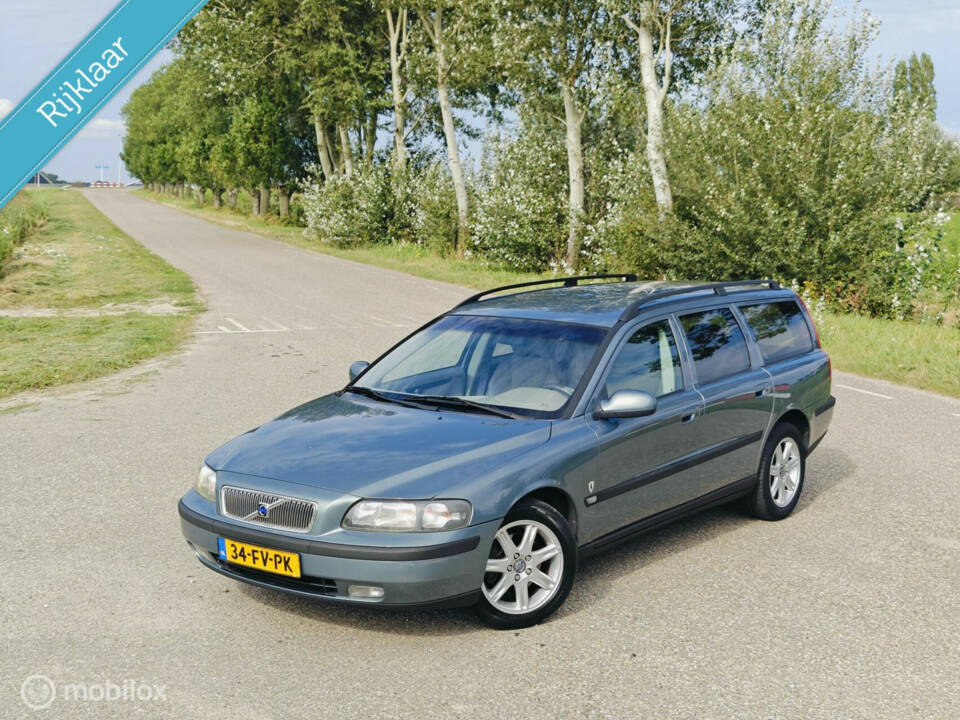 Image 2/39 of Volvo V 70 2.4 (2000)