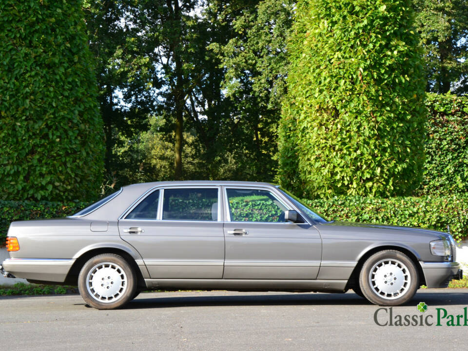 Image 6/50 of Mercedes-Benz 560 SEL (1988)