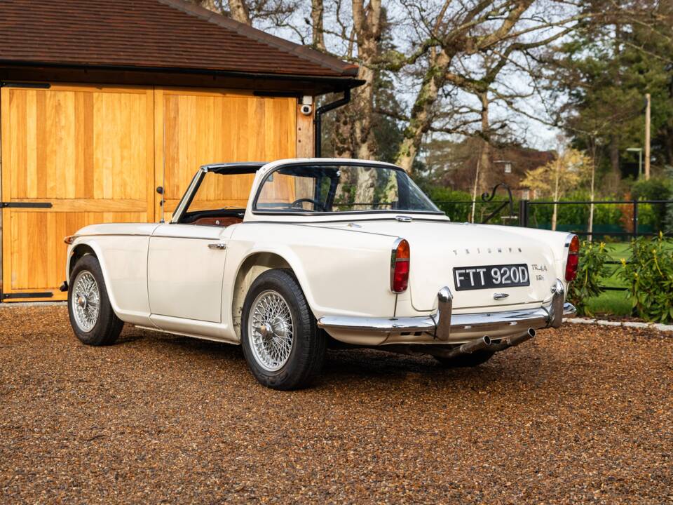 Image 21/50 of Triumph TR 4A (1966)