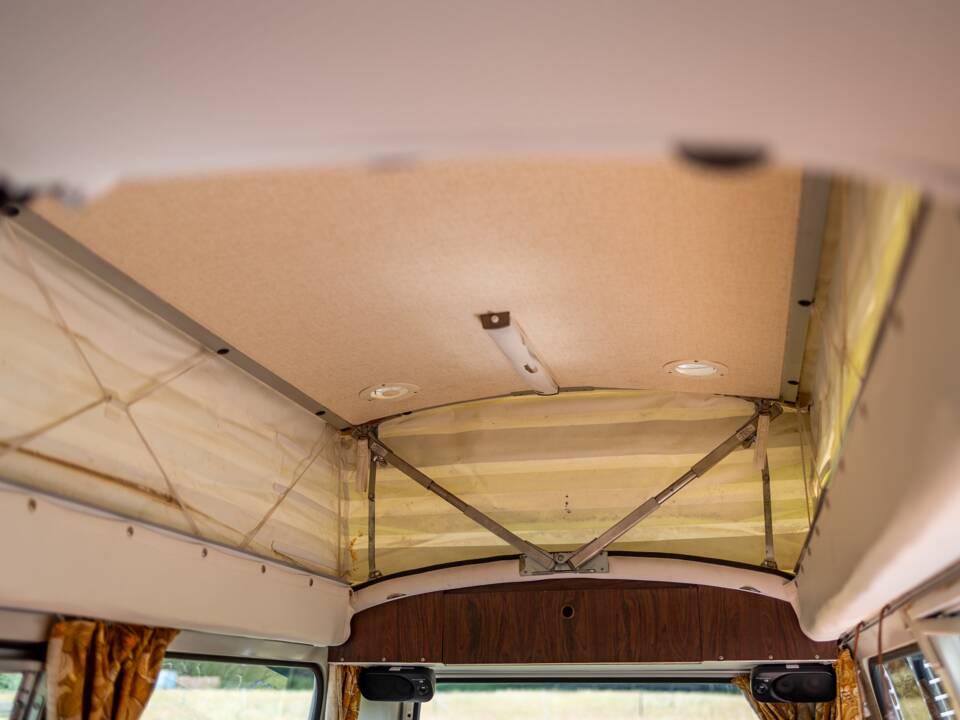 Image 8/47 of Volkswagen T2b Camper (1977)