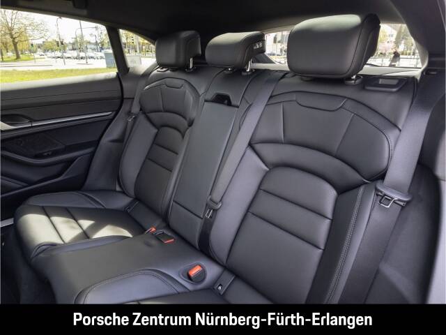 Image 21/36 of Porsche Taycan 4S Sport Turismo (2026)