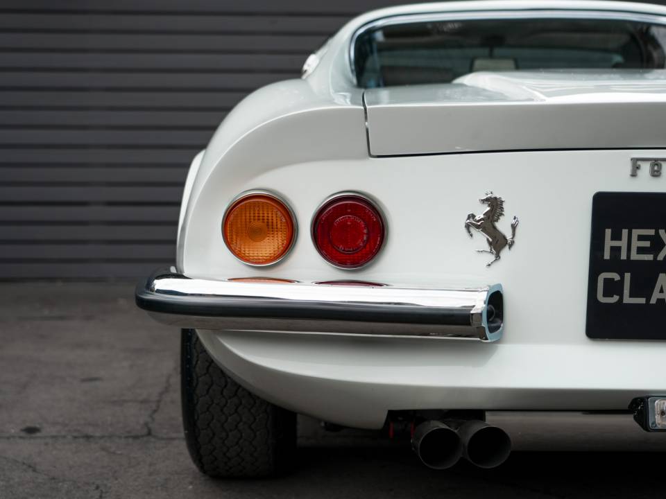 Image 23/43 de Ferrari Dino 246 GT (1971)