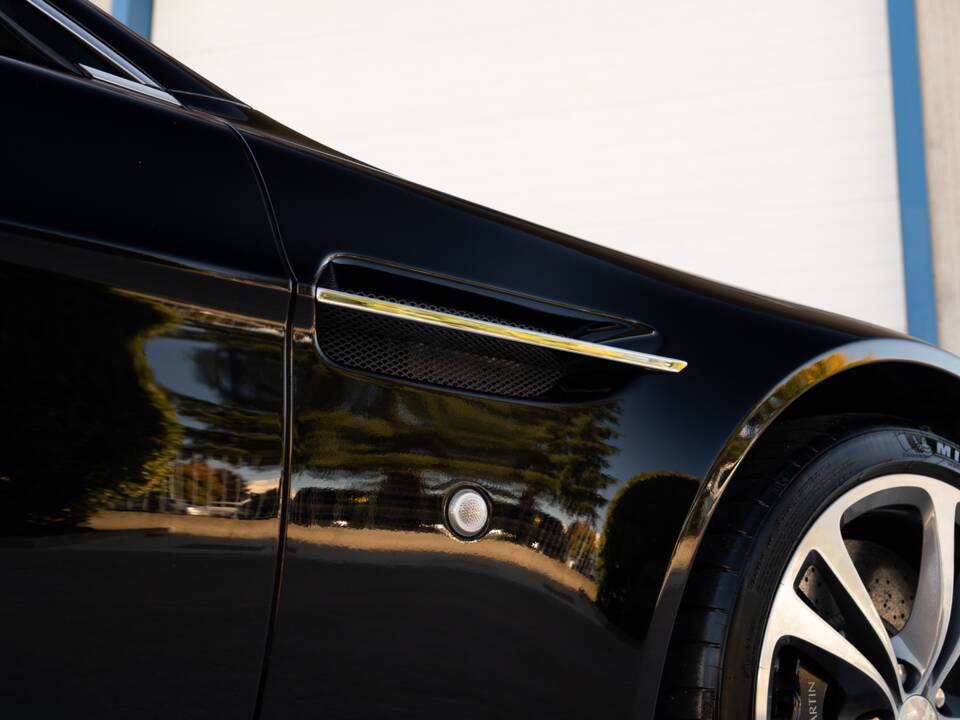Image 37/83 de Aston Martin V12 Vantage (2009)