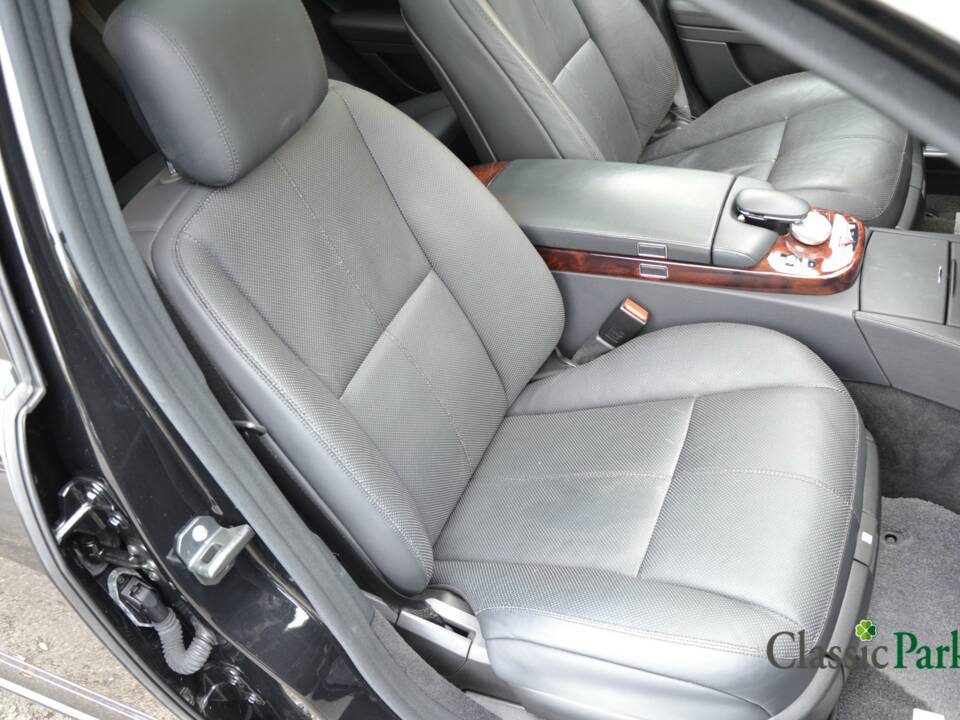 Image 26/50 of Mercedes-Benz S 500 (2006)