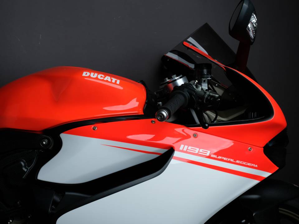 Imagen 9/13 de Ducati DUMMY (2014)
