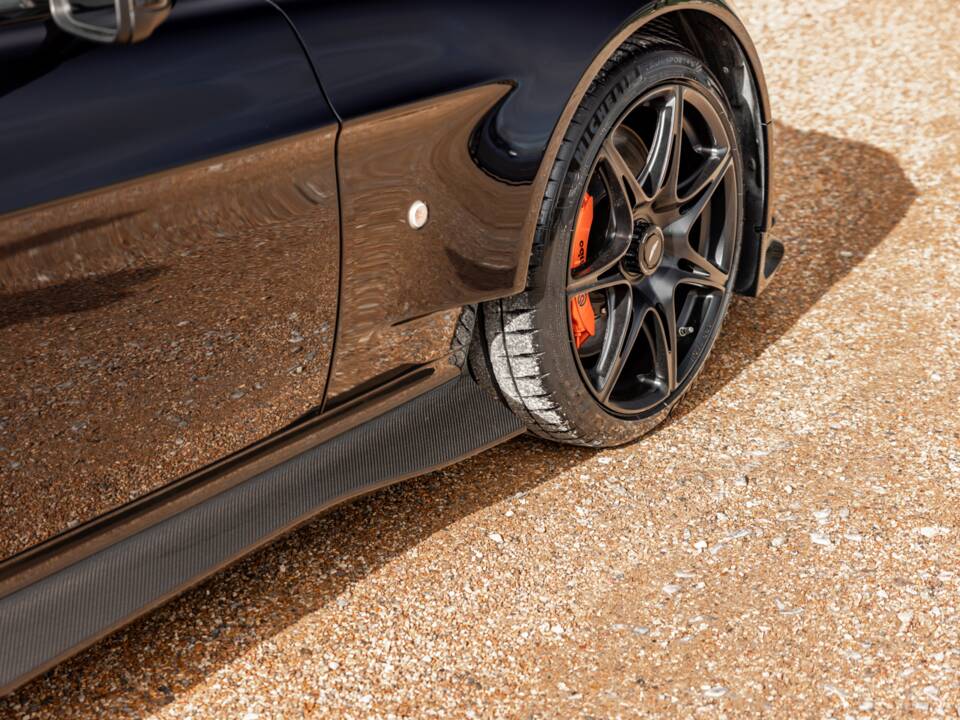 Image 14/65 of Aston Martin Vantage GT8 (2017)