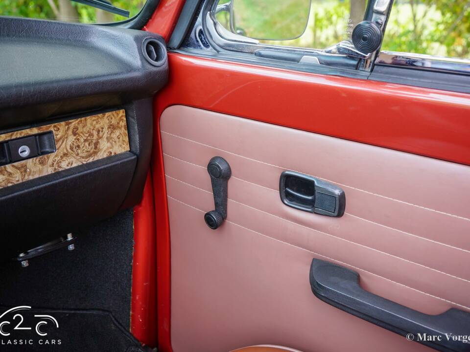 Bild 35/56 von Volkswagen Käfer 1303 &quot;Champagne Edition&quot; (1978)