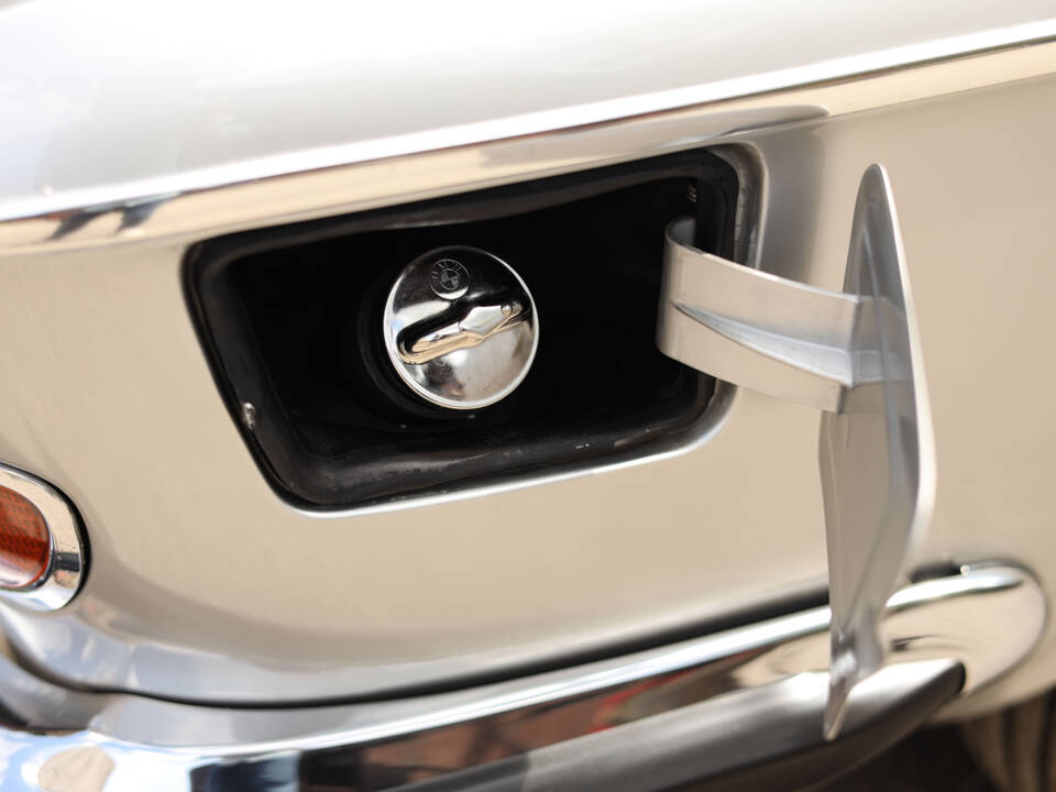 Image 62/95 of BMW 3.0 CSi (1975)