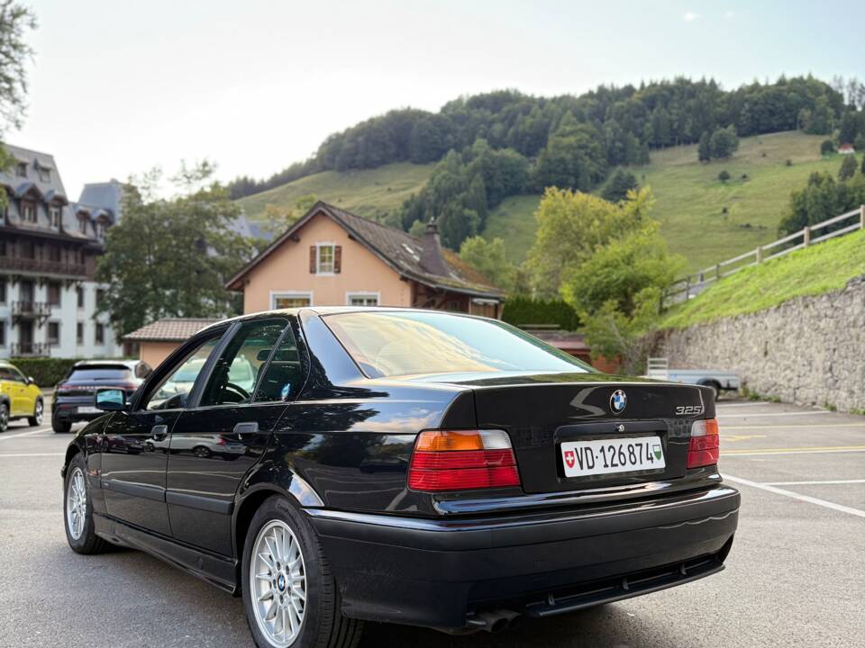 Immagine 2/6 di BMW 325i (1994)