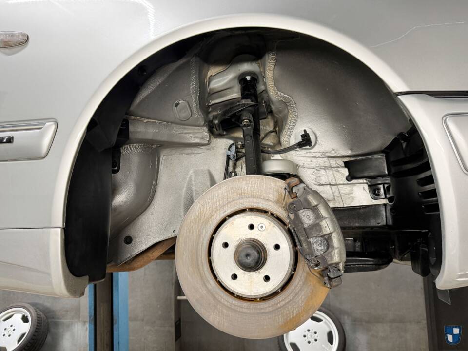 Image 28/98 de Mercedes-Benz E 50 AMG (1996)