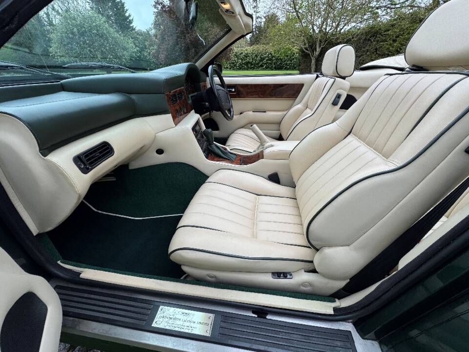 Image 21/30 of Aston Martin Virage Volante (1993)