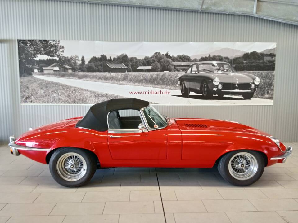 Image 7/18 de Jaguar E-Type (1969)