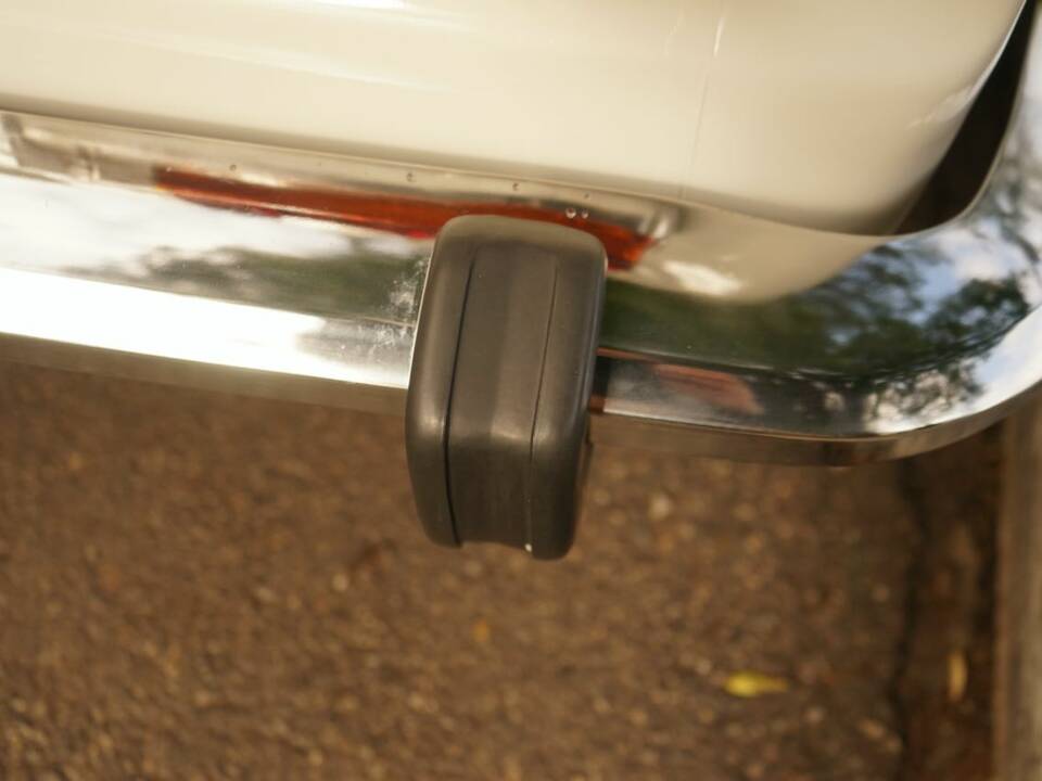 Image 45/100 of Alfa Romeo Giulia Nuova Super 1300 (1977)