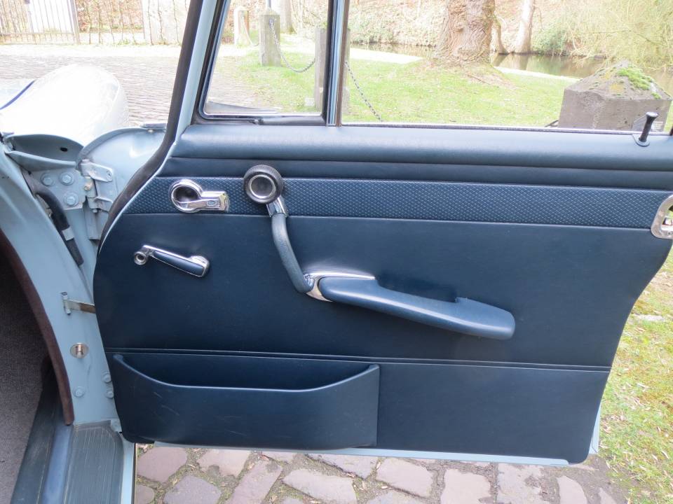Imagen 15/25 de Mercedes-Benz 200 D (1966)