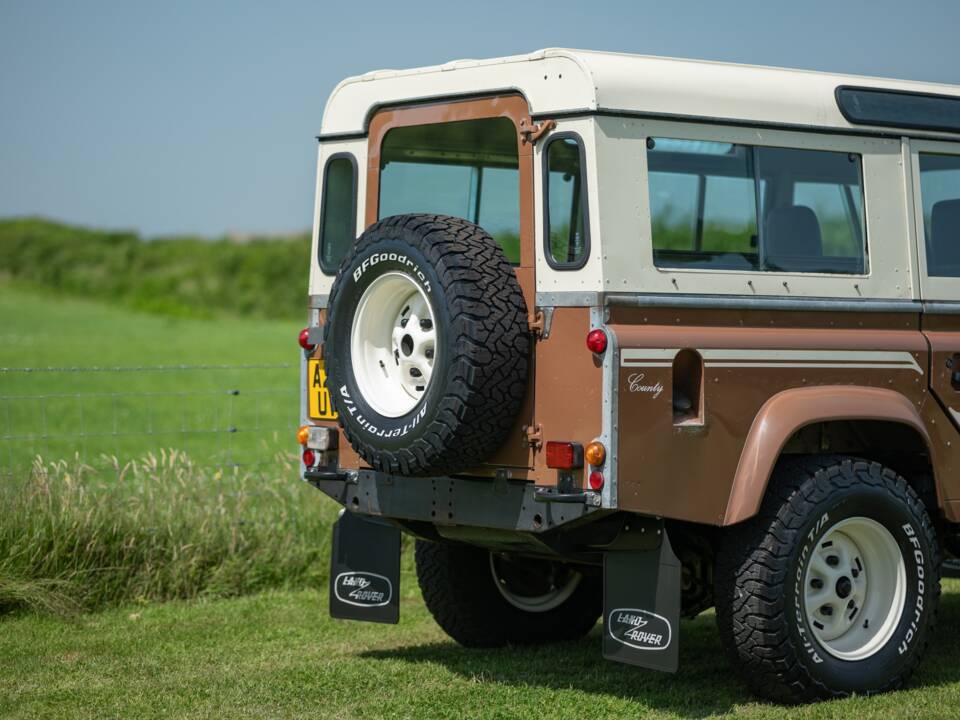 Image 13/33 of Land Rover Defender 110 (1983)