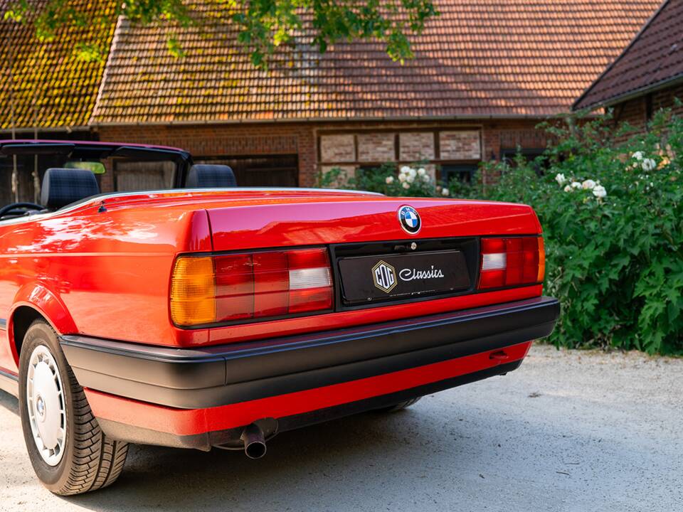 Immagine 9/33 di BMW 318i (1991)
