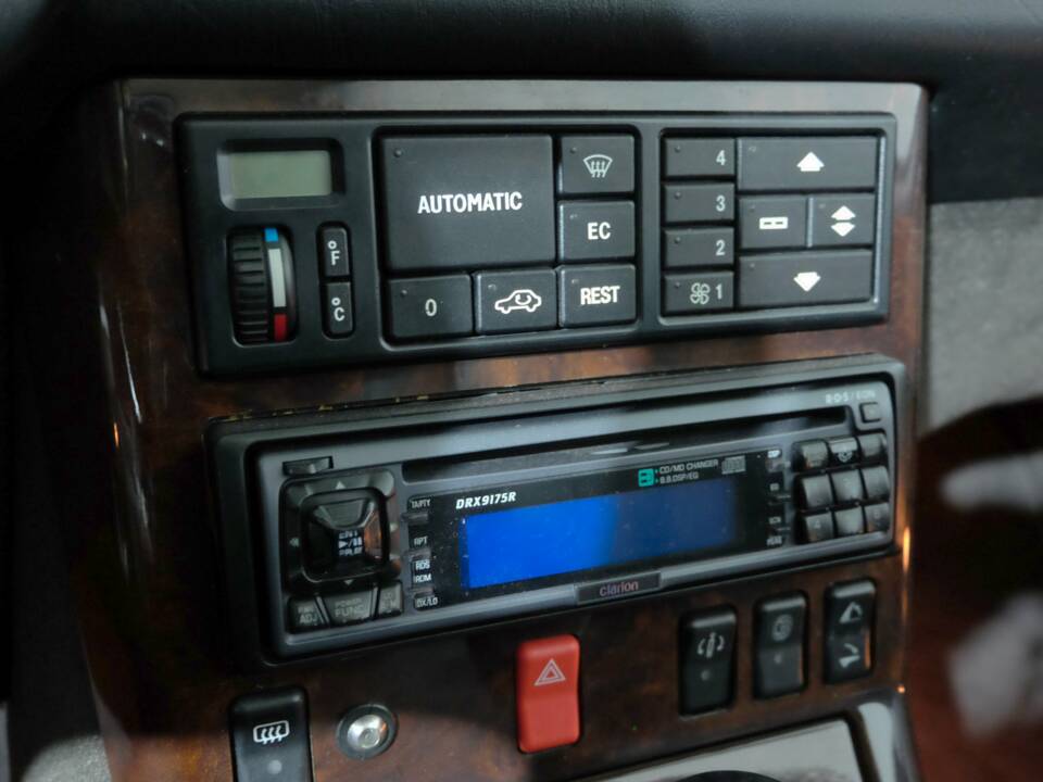 Image 9/33 de Mercedes-Benz 500 SL (1990)