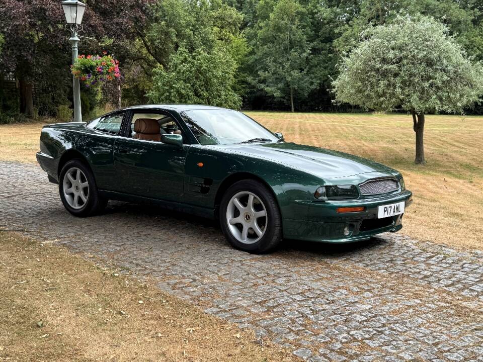 Image 2/30 of Aston Martin V8 Coupé (1996)