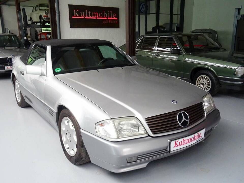 Image 4/19 of Mercedes-Benz 300 SL (1993)