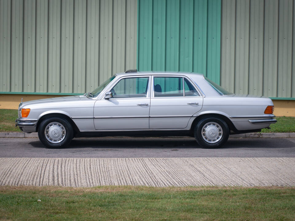 Image 3/32 de Mercedes-Benz 280 SE (1975)