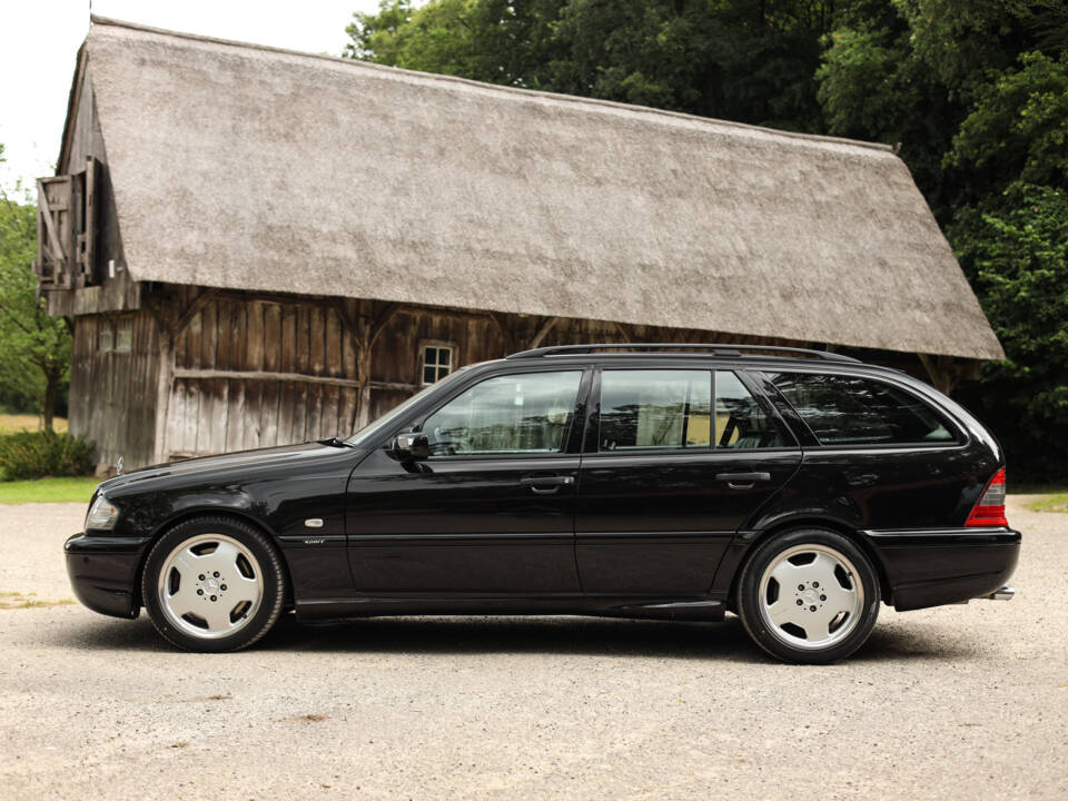 Bild 2/89 von Mercedes-Benz C 43 AMG T (1998)