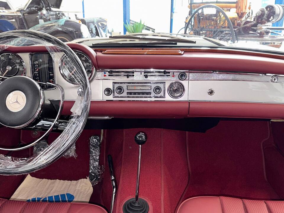 Image 16/24 of Mercedes-Benz 280 SL (1968)