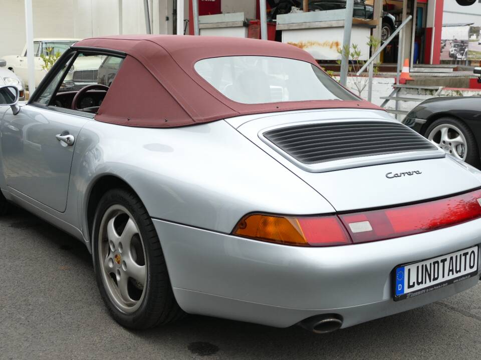 Image 4/23 of Porsche 911 Carrera 2 (1994)