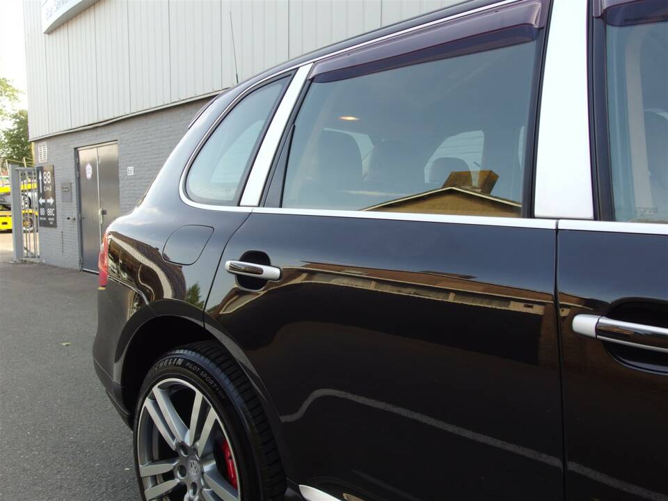 Image 23/93 of Porsche Cayenne Turbo (2007)