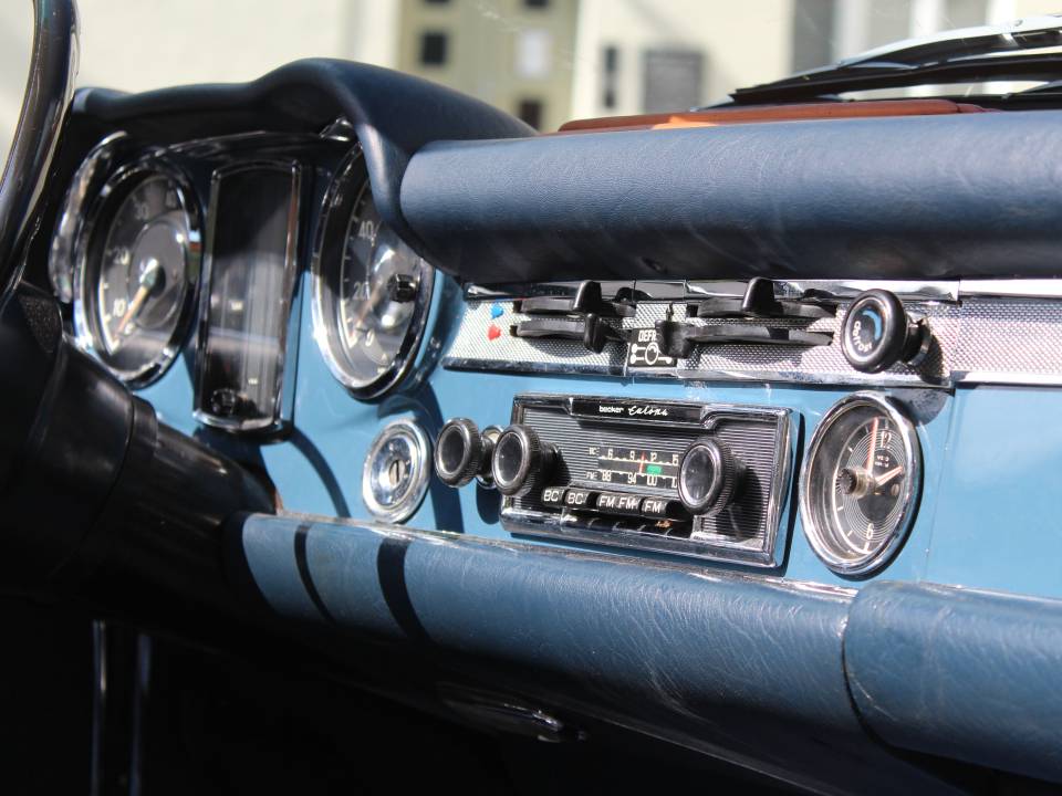 Image 22/32 of Mercedes-Benz 280 SL (1970)