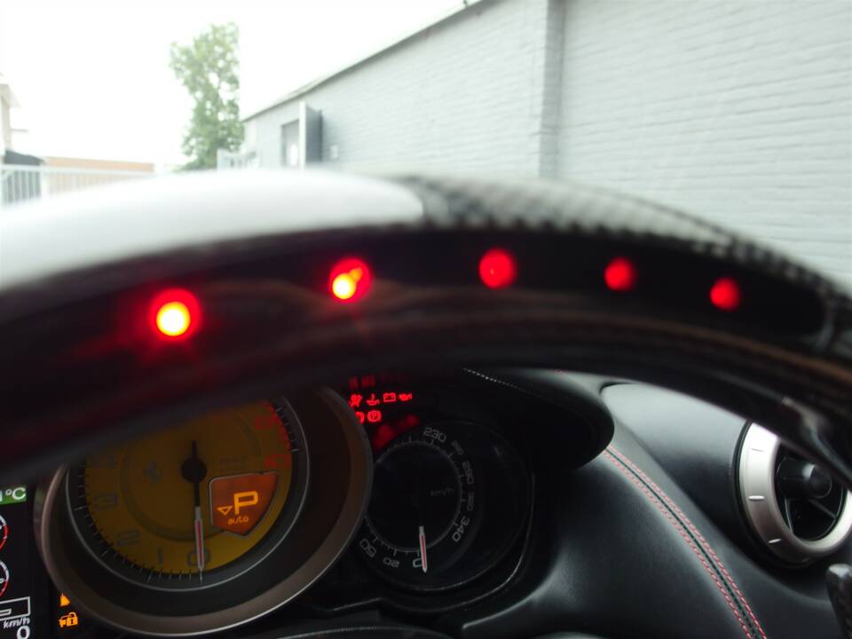 Immagine 54/98 di Ferrari California 30 (2013)