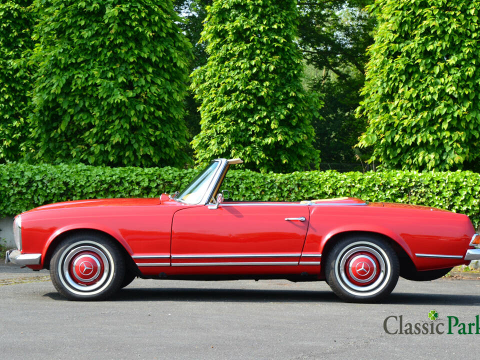 Immagine 2/50 di Mercedes-Benz 230 SL (1964)