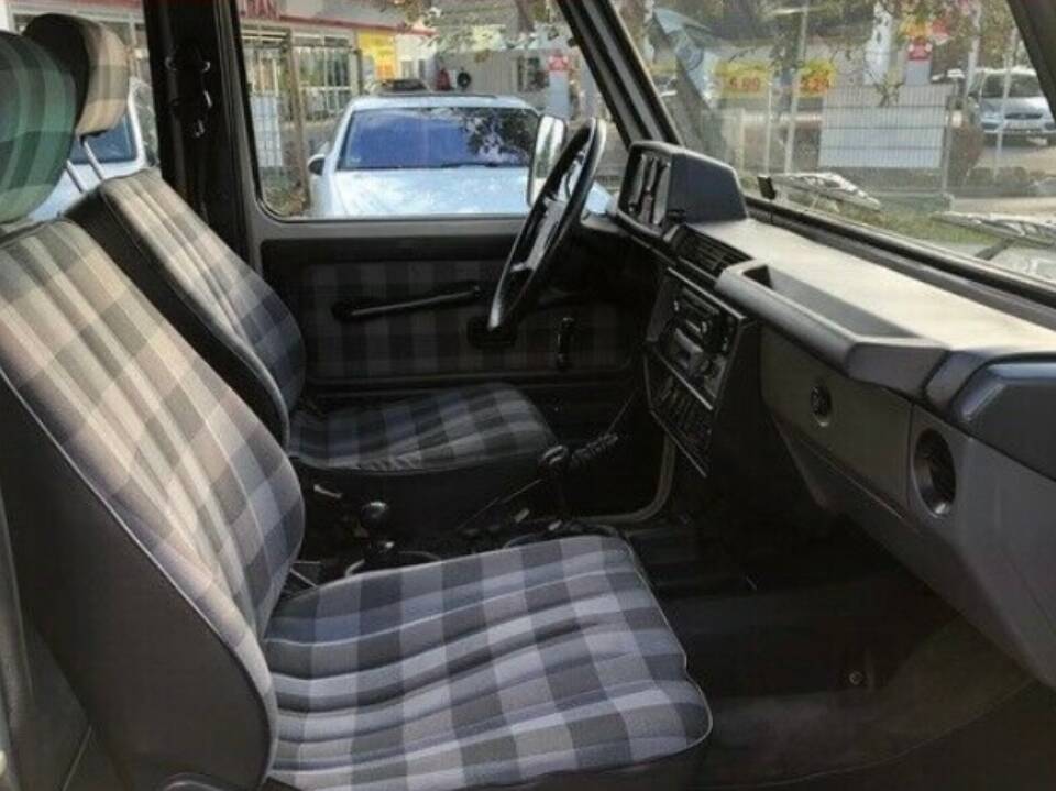 Immagine 7/23 di Mercedes-Benz 230 GE (SWB) (1987)