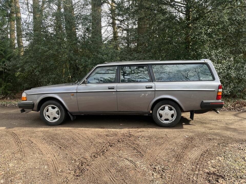 Bild 8/8 von Volvo 245 GL D (1983)