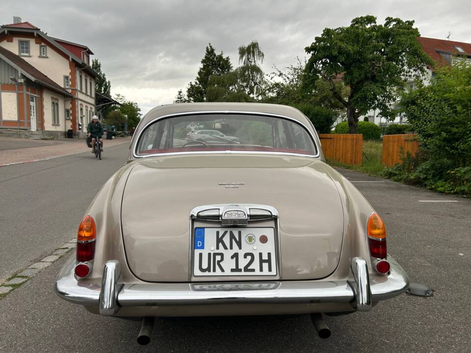 Image 6/27 de Jaguar S-Type 3.8 (1965)