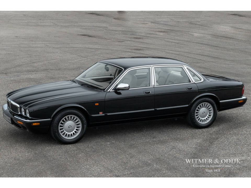 Image 1/32 of Jaguar XJ6 3.2 Executive (1997)